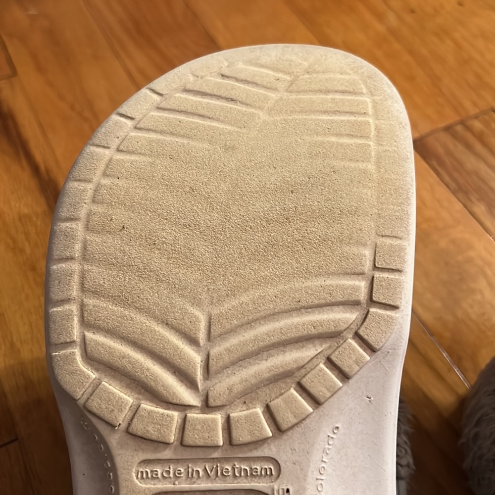Crocs White host pick fur-lined Crocs Womens 6 GUC - Picture 7 of 11